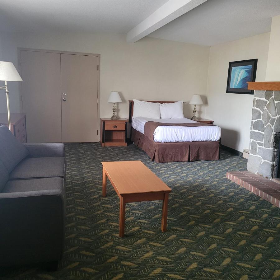 Travelodge By Wyndham Niagara Falls At The Falls Exterior photo