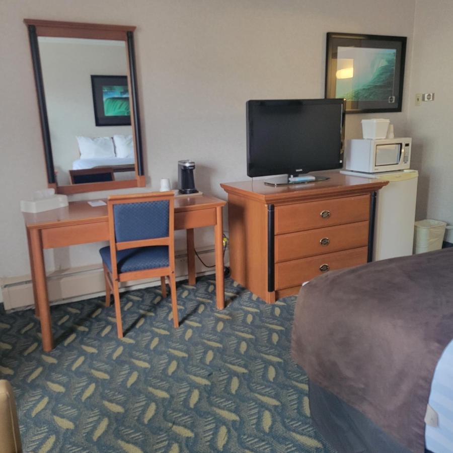 Travelodge By Wyndham Niagara Falls At The Falls Exterior photo
