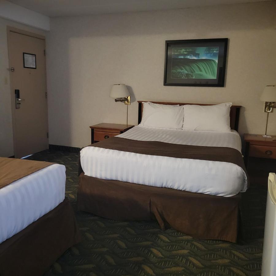 Travelodge By Wyndham Niagara Falls At The Falls Exterior photo