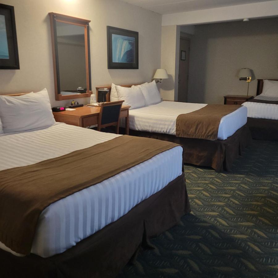 Travelodge By Wyndham Niagara Falls At The Falls Exterior photo