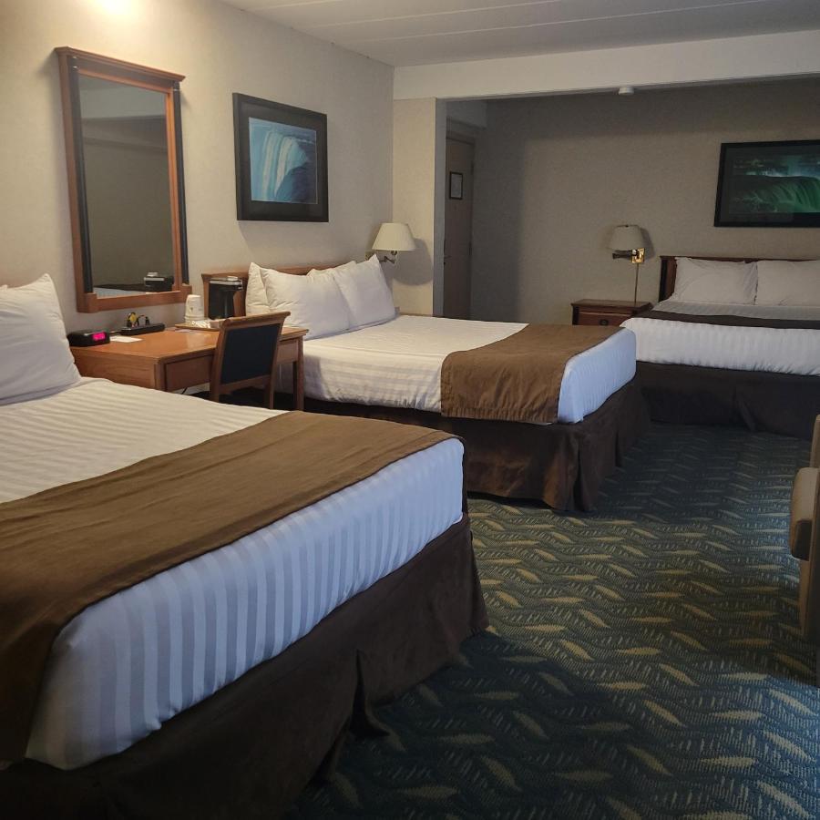 Travelodge By Wyndham Niagara Falls At The Falls Exterior photo