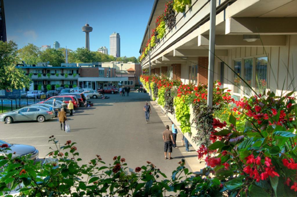Travelodge By Wyndham Niagara Falls At The Falls Exterior photo