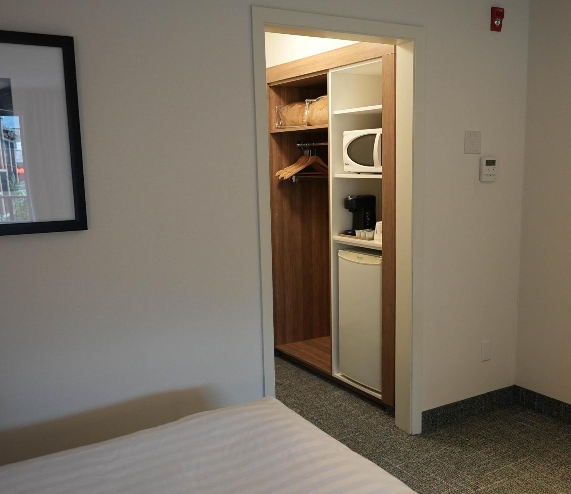 Travelodge By Wyndham Niagara Falls At The Falls Exterior photo
