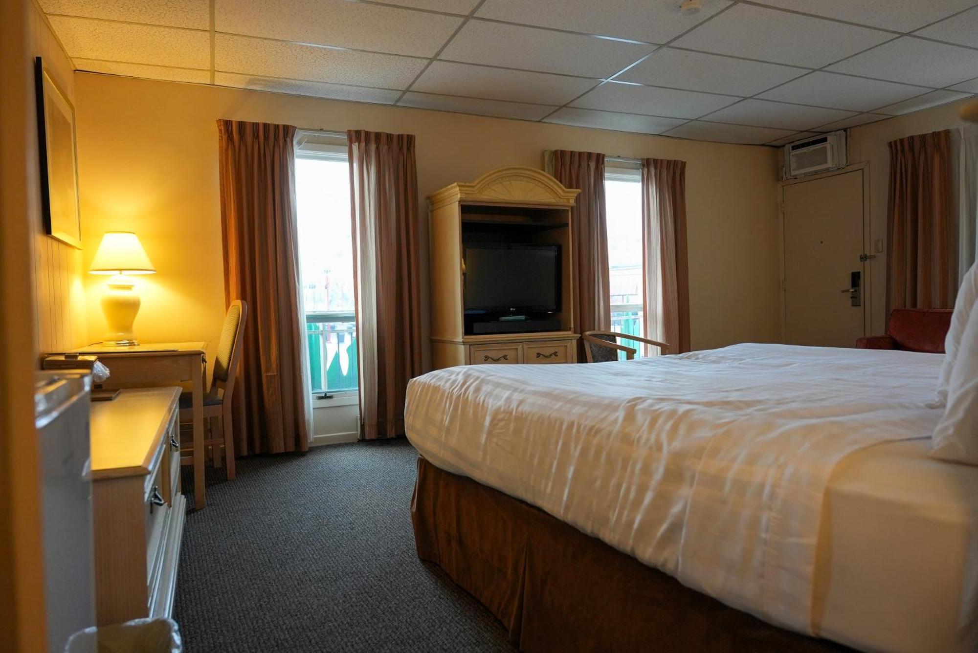 Travelodge By Wyndham Niagara Falls At The Falls Exterior photo