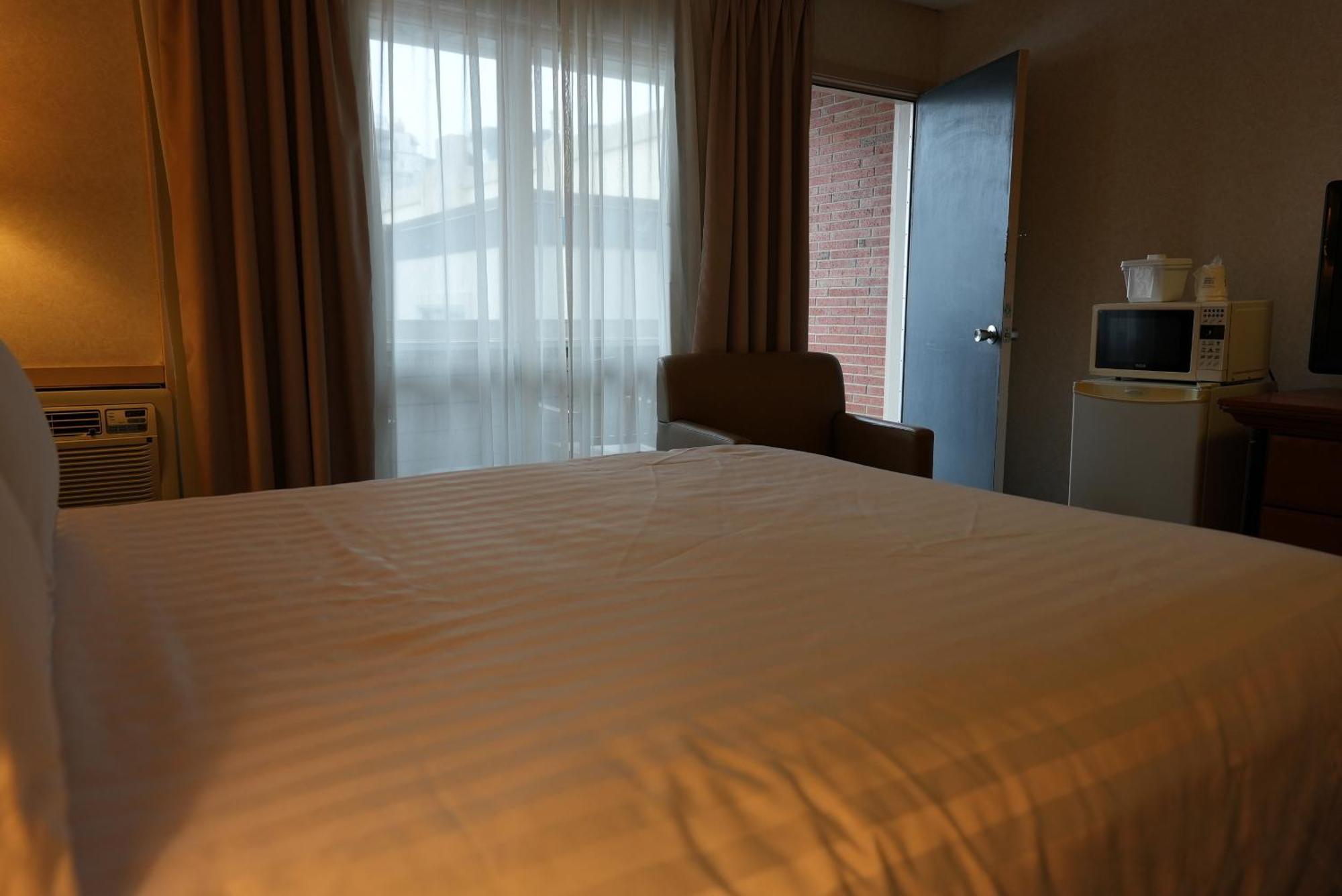 Travelodge By Wyndham Niagara Falls At The Falls Exterior photo