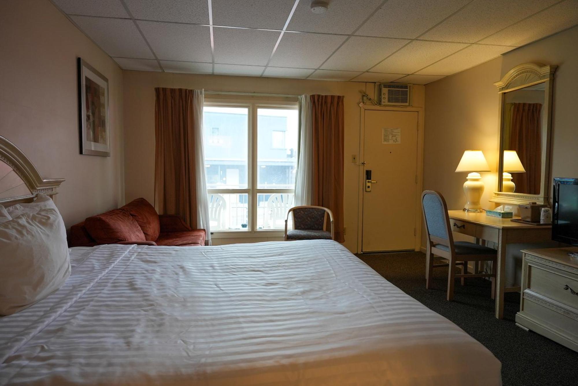 Travelodge By Wyndham Niagara Falls At The Falls Exterior photo