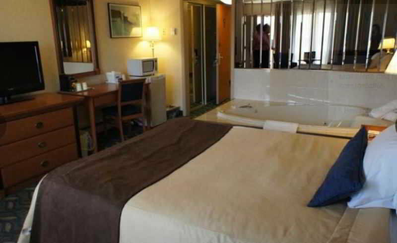 Travelodge By Wyndham Niagara Falls At The Falls Exterior photo