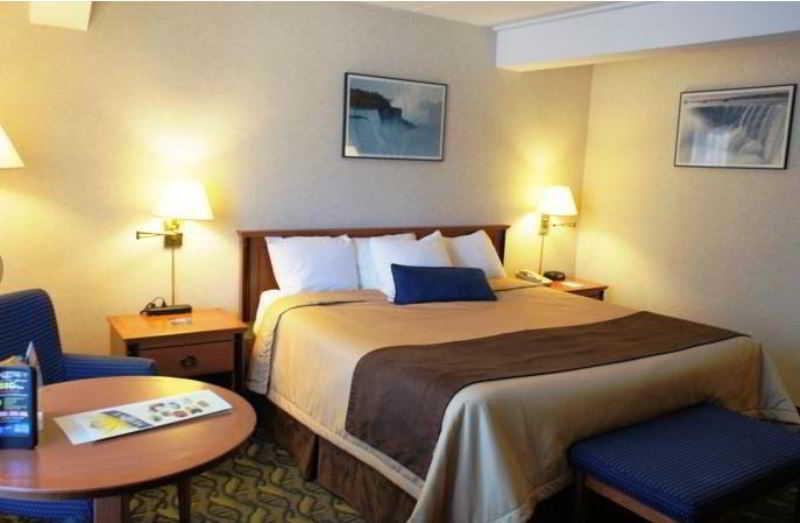 Travelodge By Wyndham Niagara Falls At The Falls Exterior photo